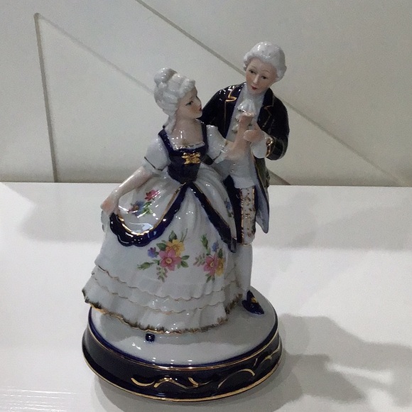Vintage Sankyo Music Box Rotating Colonial Dancing Couple - Picture 1 of 5